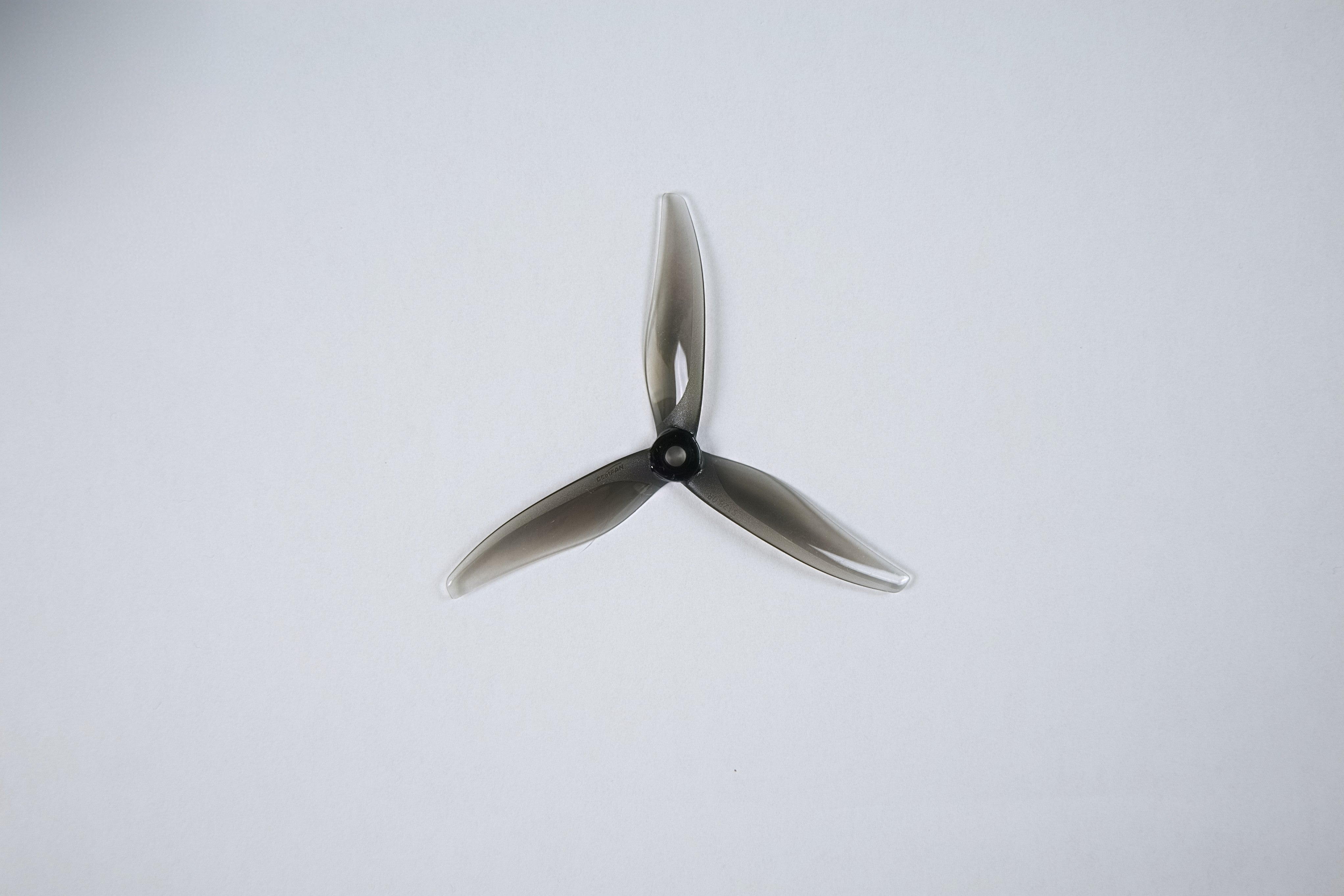 GEMFAN 5128 5″ 3-Blade Prop – Dark Grey for FPV & Racing Drones – FPVStock